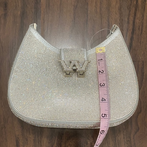 Elegant Silver Women's Shoulder Bag Purse - Picture 5 of 15